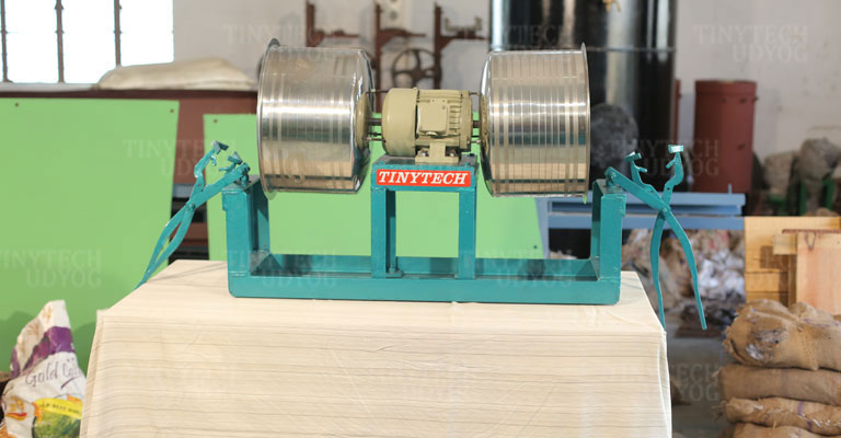 https://www.oil-mill.com/wp-content/uploads/2017/01/coconut-grating-machine-2.jpg